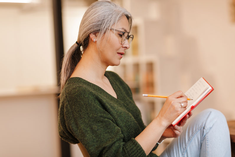 woman-journalling.jpg
